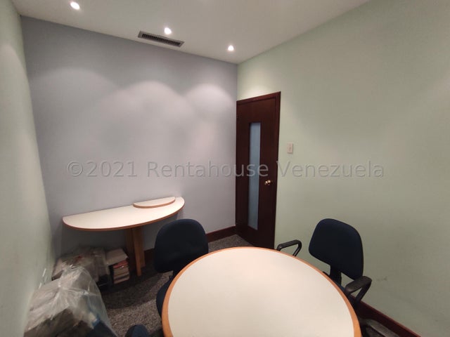 Venta de oficina Torre Stratos Av. Bolivar.  Valencia #22-10419