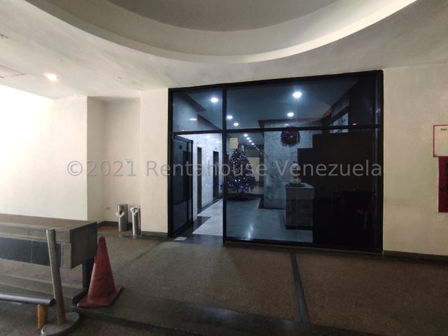 Venta de oficina Torre Stratos Av. Bolivar.  Valencia #22-10419