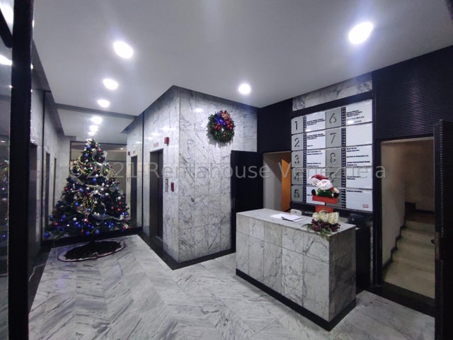 Venta de oficina Torre Stratos Av. Bolivar.  Valencia #22-10419