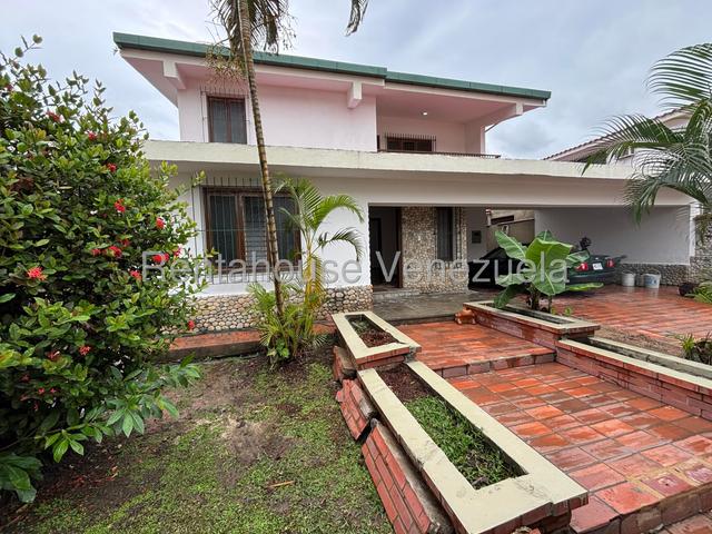 Alquiler de casa  en La Viña #27-932