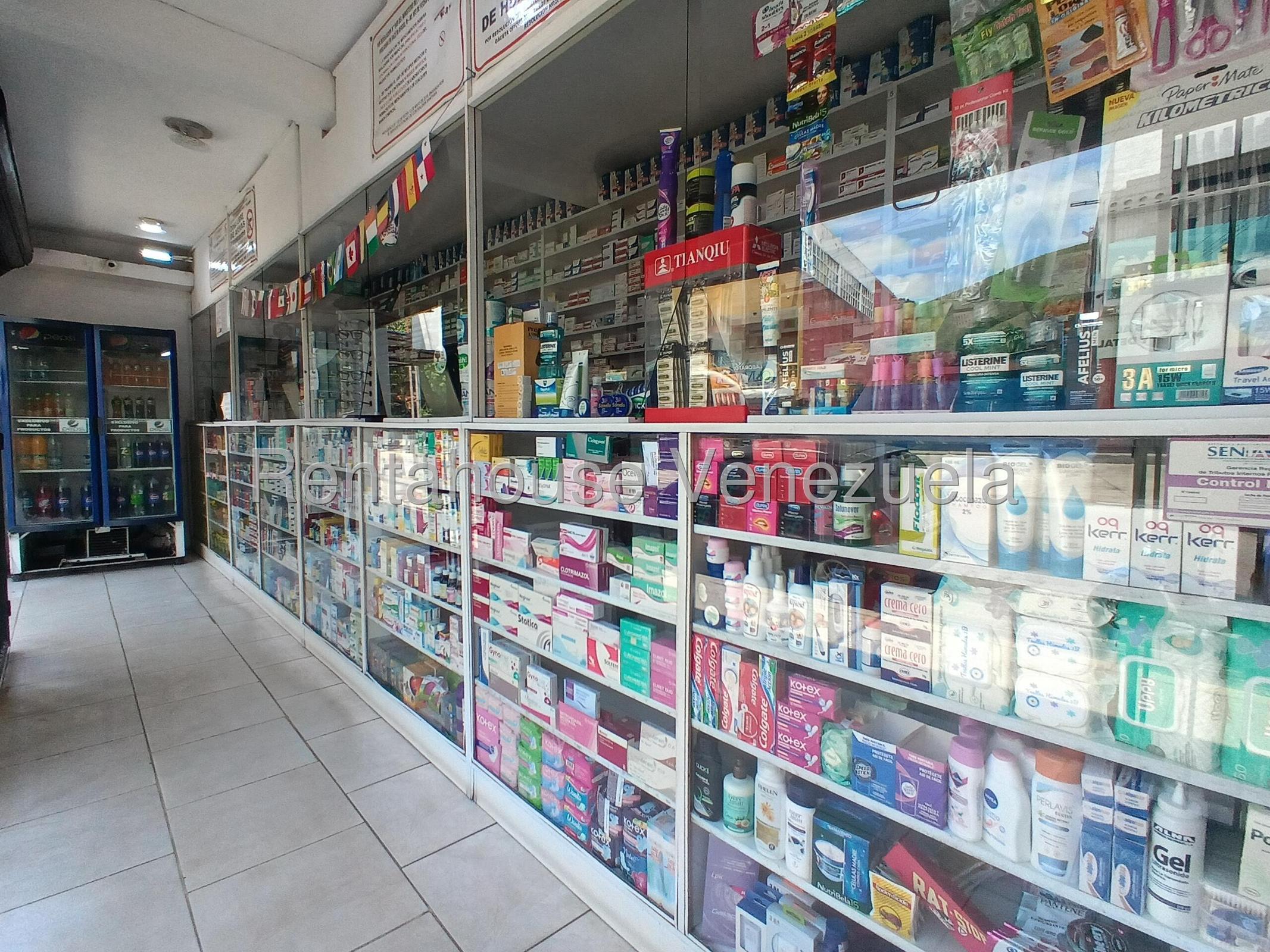 Venta de Farmacia, con Inventario y Mobiliario,  permisos al día. En Guacara 