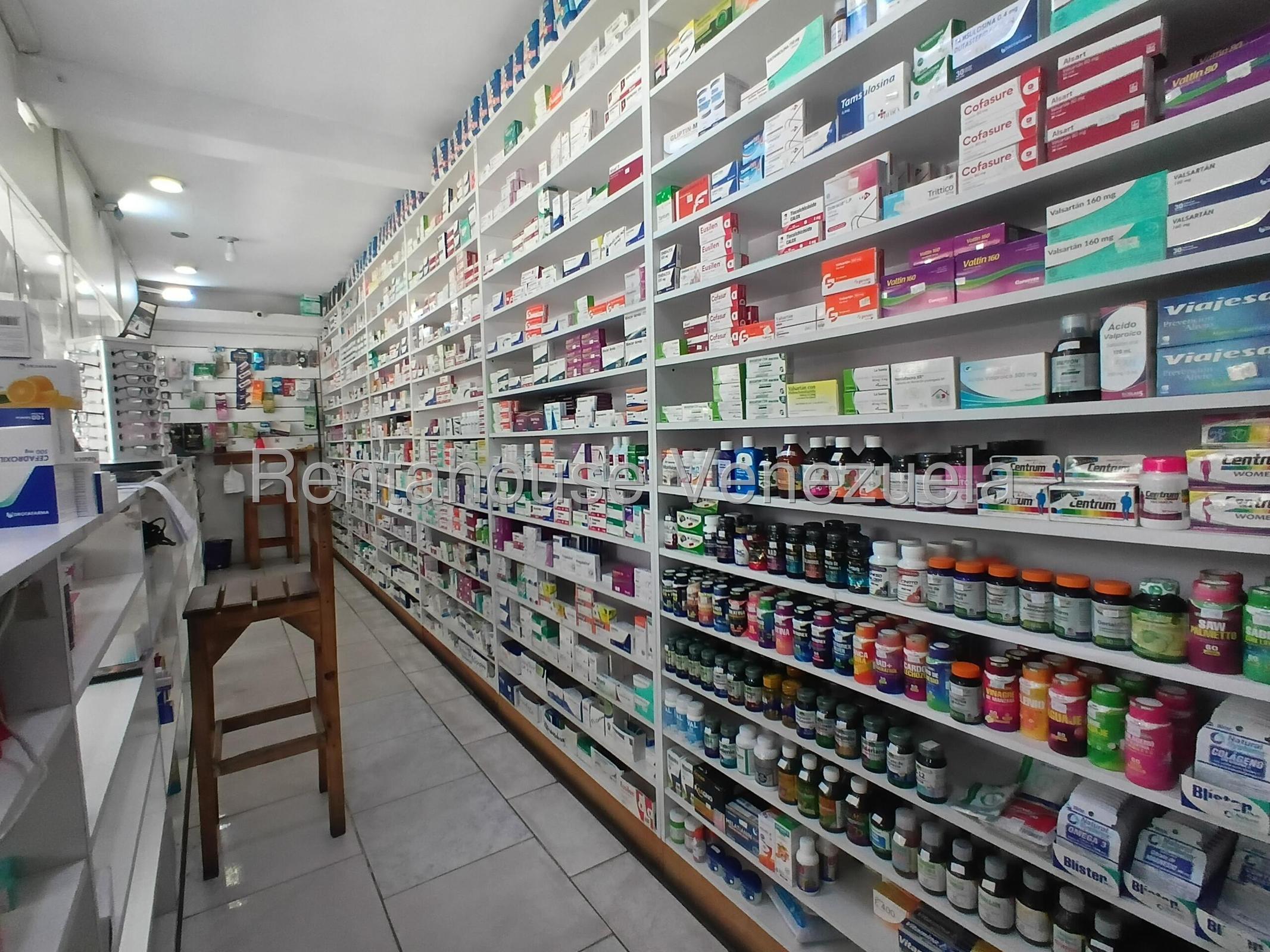 Venta de Farmacia, con Inventario y Mobiliario,  permisos al día. En Guacara 