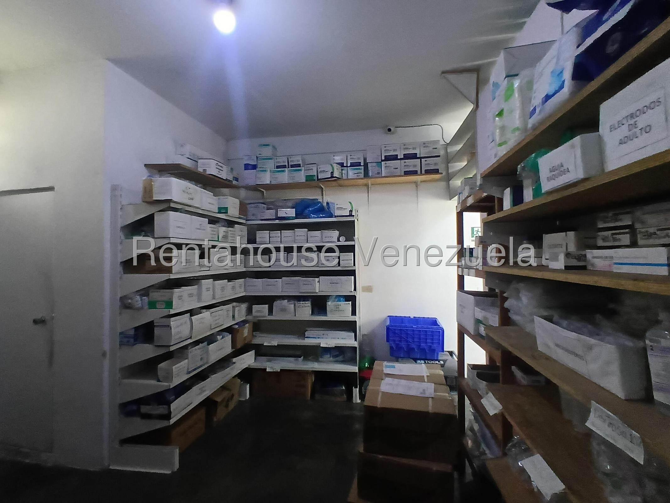 Venta de Farmacia, con Inventario y Mobiliario,  permisos al día. En Guacara 