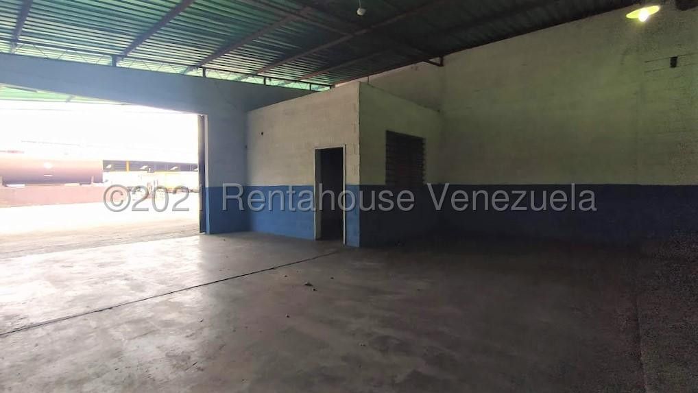 Galpón en alquiler posee 260m² posee pequeña oficina, deal para resguardo de mercancía seca, Parque Industrial Castillito en San Diego 