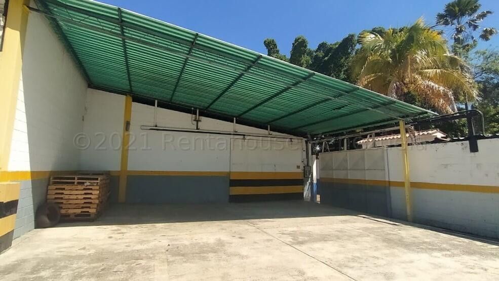 Galpón en alquiler posee 260m² posee pequeña oficina, deal para resguardo de mercancía seca, Parque Industrial Castillito en San Diego 