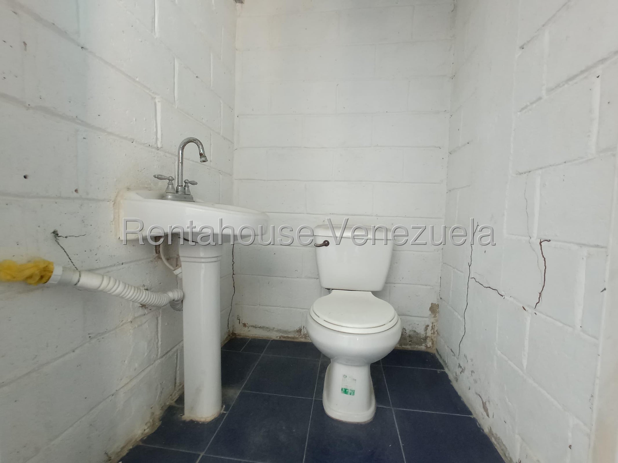 Oficina en alquiler con área de almacén, área de 140m², Oficina 30m² , pozo de agua y planta eléctrica, Parque Industrial Castillito - San Diego 