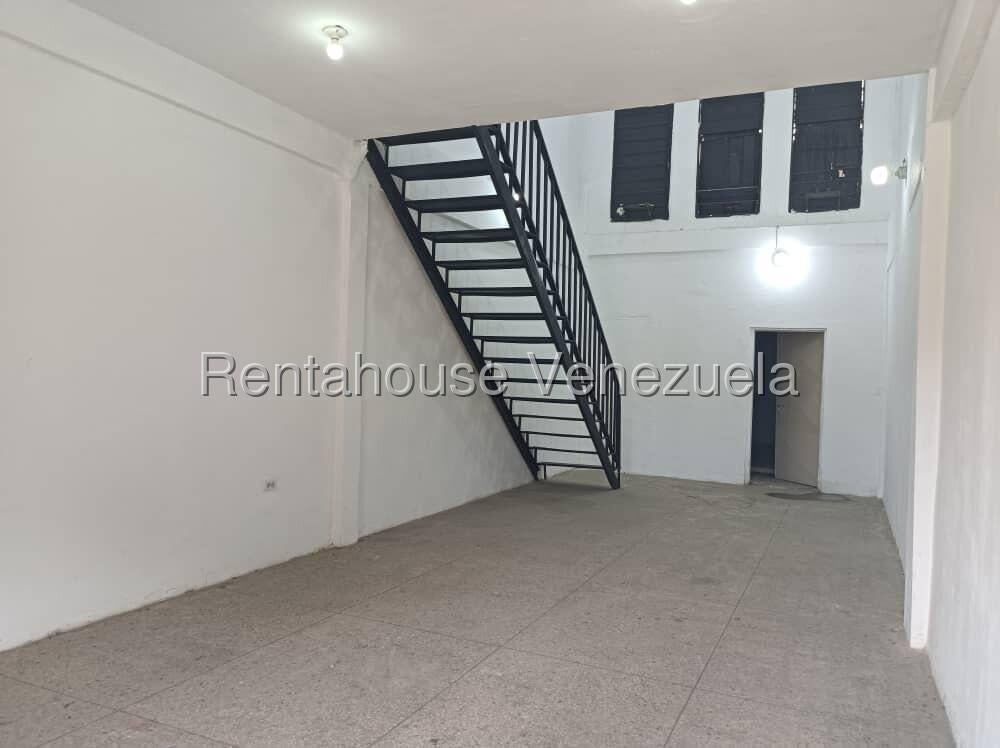 Local comercial en venta, 68m² a pie de calle 2 plantas, Ideal para cualquier negocio seguro, centro de Guacara 