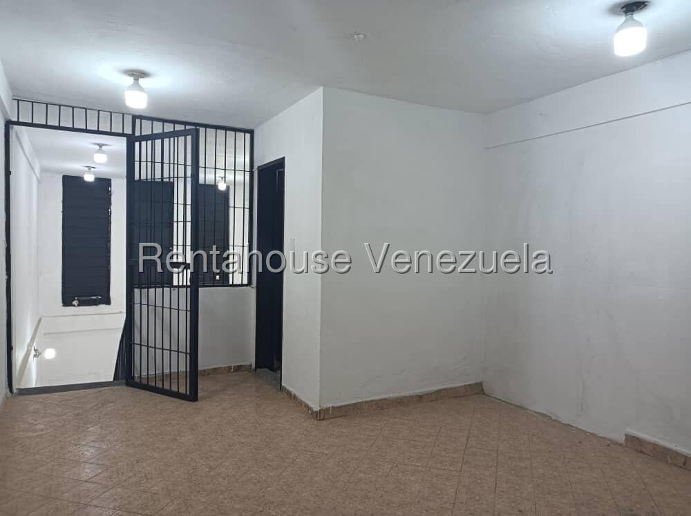 Local comercial en venta, 68m² a pie de calle 2 plantas, Ideal para cualquier negocio seguro, centro de Guacara 
