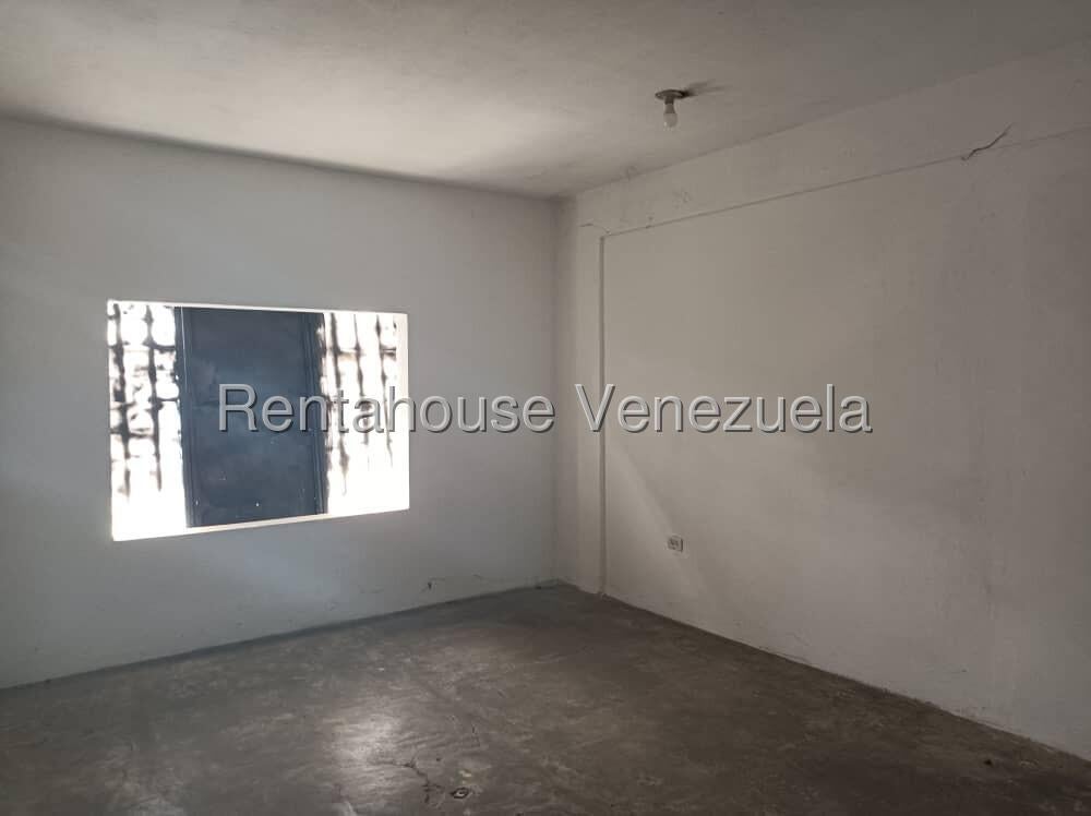 Local comercial en venta, 68m² a pie de calle 2 plantas, Ideal para cualquier negocio seguro, centro de Guacara 
