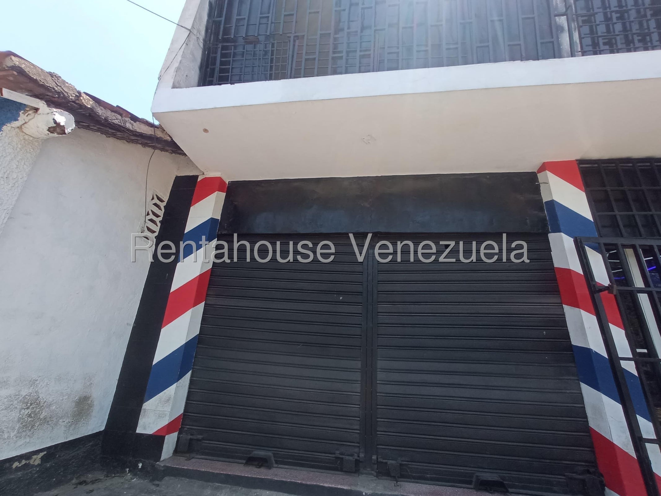 Local comercial en venta, 68m² a pie de calle 2 plantas, Ideal para cualquier negocio seguro, centro de Guacara 