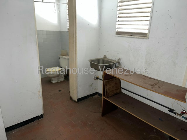Centro Apartamento en venta ubicado en Valencia Caraobo codigo 27-404 ELOISA MEJIA