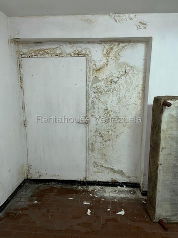 Centro Apartamento en venta ubicado en Valencia Caraobo codigo 27-404 ELOISA MEJIA