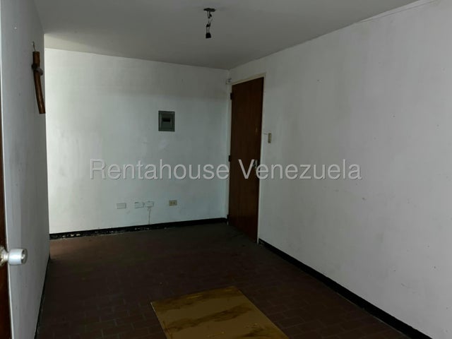 Centro Apartamento en venta ubicado en Valencia Caraobo codigo 27-404 ELOISA MEJIA