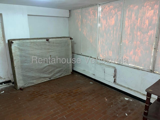 Centro Apartamento en venta ubicado en Valencia Caraobo codigo 27-404 ELOISA MEJIA