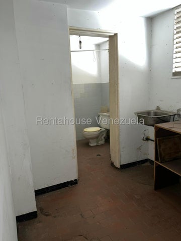 Centro Apartamento en venta ubicado en Valencia Caraobo codigo 27-404 ELOISA MEJIA