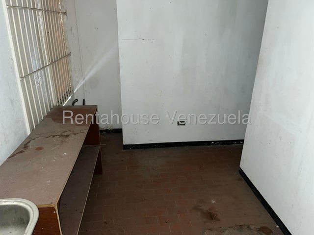 Centro Apartamento en venta ubicado en Valencia Caraobo codigo 27-404 ELOISA MEJIA