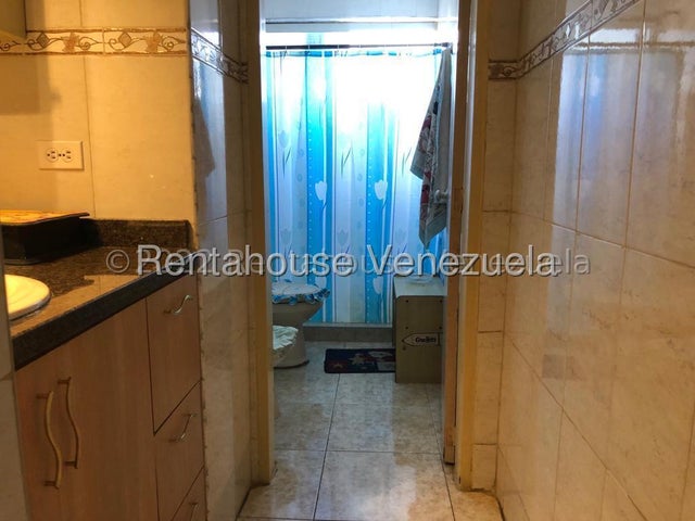 En el Camoruco Apartamento en Venta Ubicado en Valencia Carabobo codigo 26-22355 ELOISA MEJIA