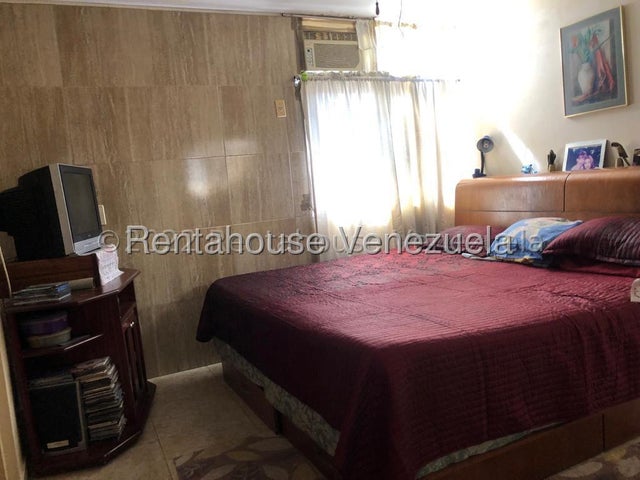 En el Camoruco Apartamento en Venta Ubicado en Valencia Carabobo codigo 26-22355 ELOISA MEJIA