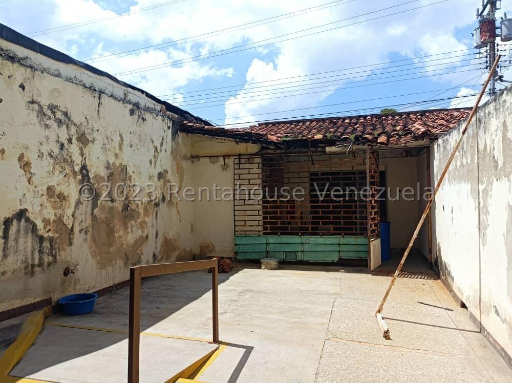 Casa en venta 280m² ideal para cualquier Negocio o Residencial, zona alto trágico en parroquia La Candelaria. *Se escucha propuesta*