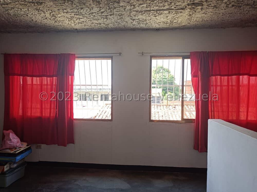 Casa en venta 280m² ideal para cualquier Negocio o Residencial, zona alto trágico en parroquia La Candelaria. *Se escucha propuesta*