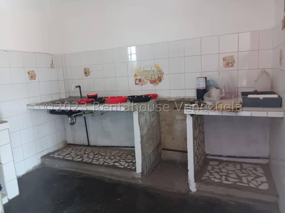 Casa en venta 280m² ideal para cualquier Negocio o Residencial, zona alto trágico en parroquia La Candelaria. *Se escucha propuesta*