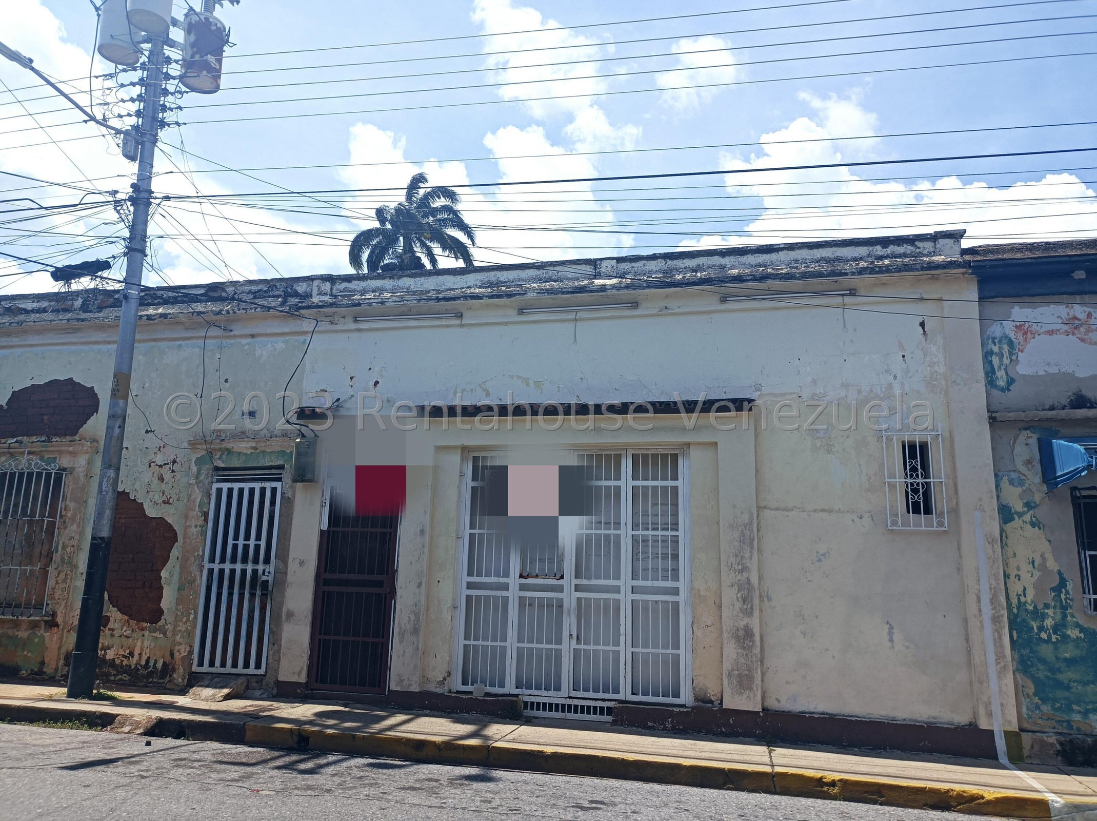 Casa en venta 280m² ideal para cualquier Negocio o Residencial, zona alto trágico en parroquia La Candelaria. *Se escucha propuesta*