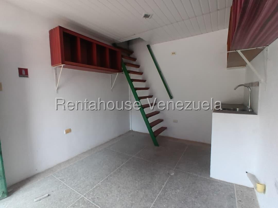 Local comercial en venta, posee 17m², Mezzanina, en CC Cariaprima Carretera Guacara -San Joaquín 