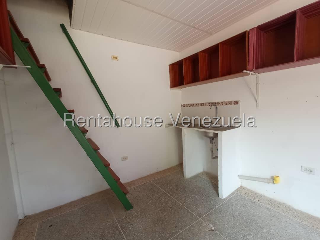 Local comercial en venta, posee 17m², Mezzanina, en CC Cariaprima Carretera Guacara -San Joaquín 