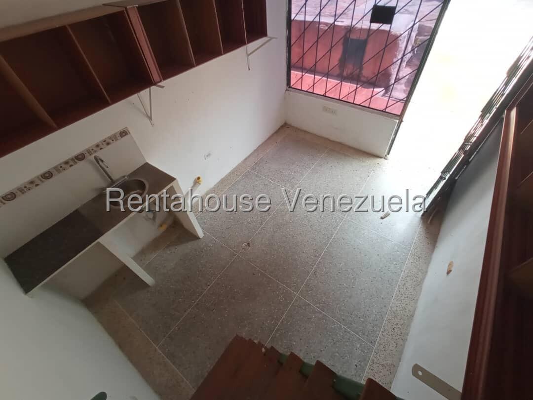 Local comercial en venta, posee 17m², Mezzanina, en CC Cariaprima Carretera Guacara -San Joaquín 