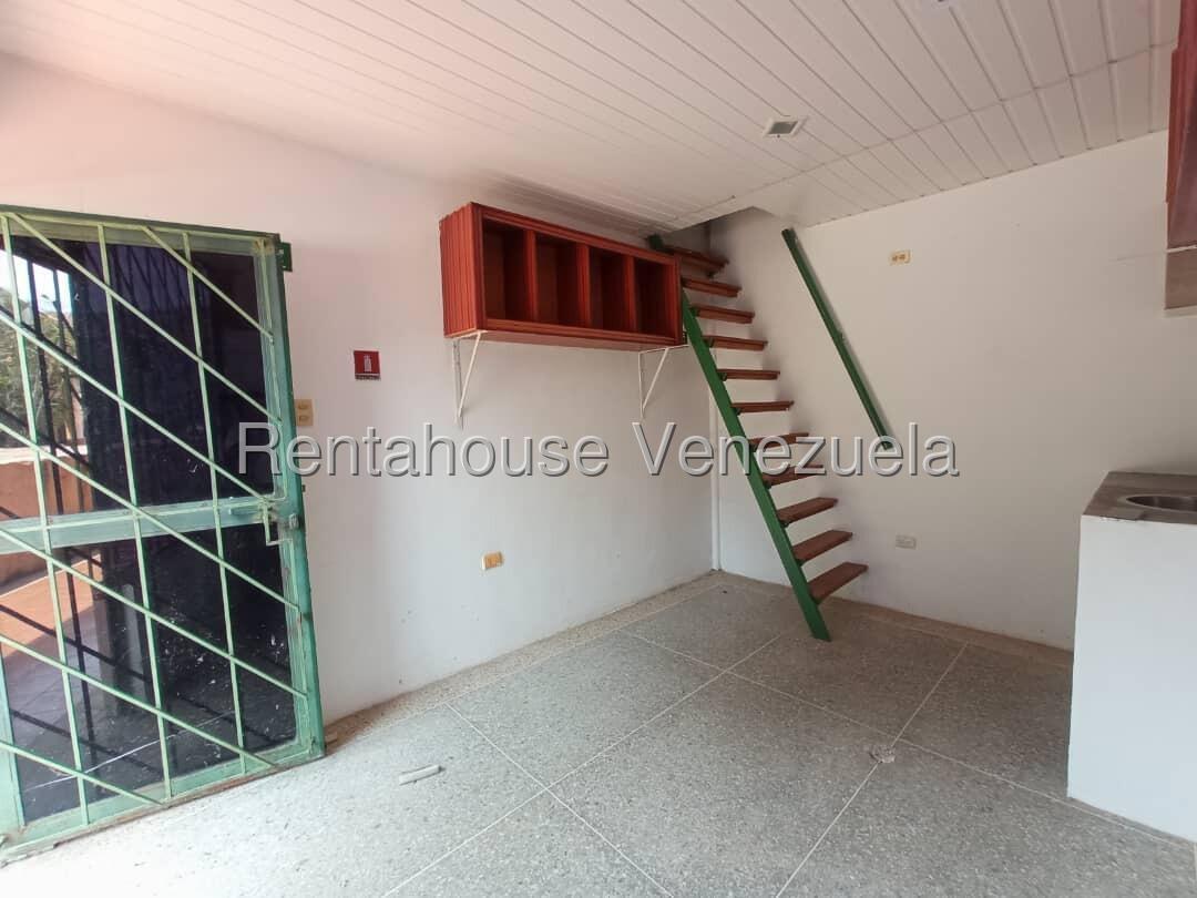Local comercial en venta, posee 17m², Mezzanina, en CC Cariaprima Carretera Guacara -San Joaquín 