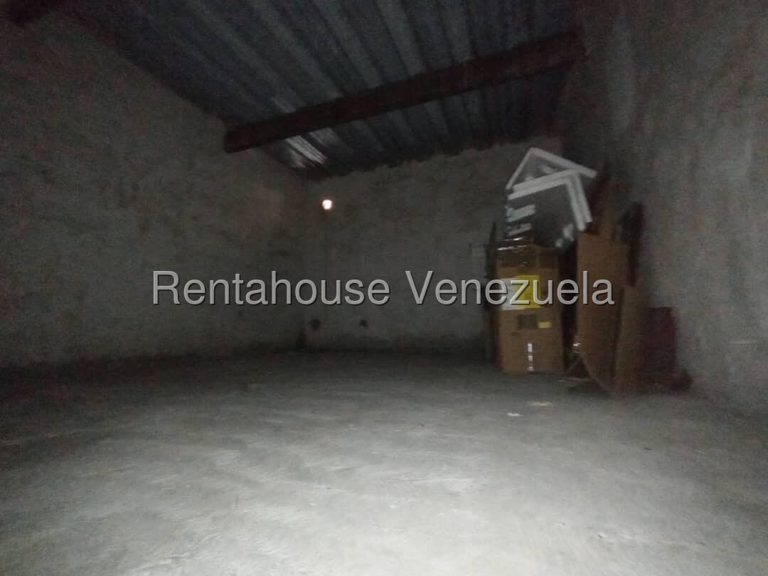 Local comercial en venta, posee 17m², Mezzanina, en CC Cariaprima Carretera Guacara -San Joaquín 