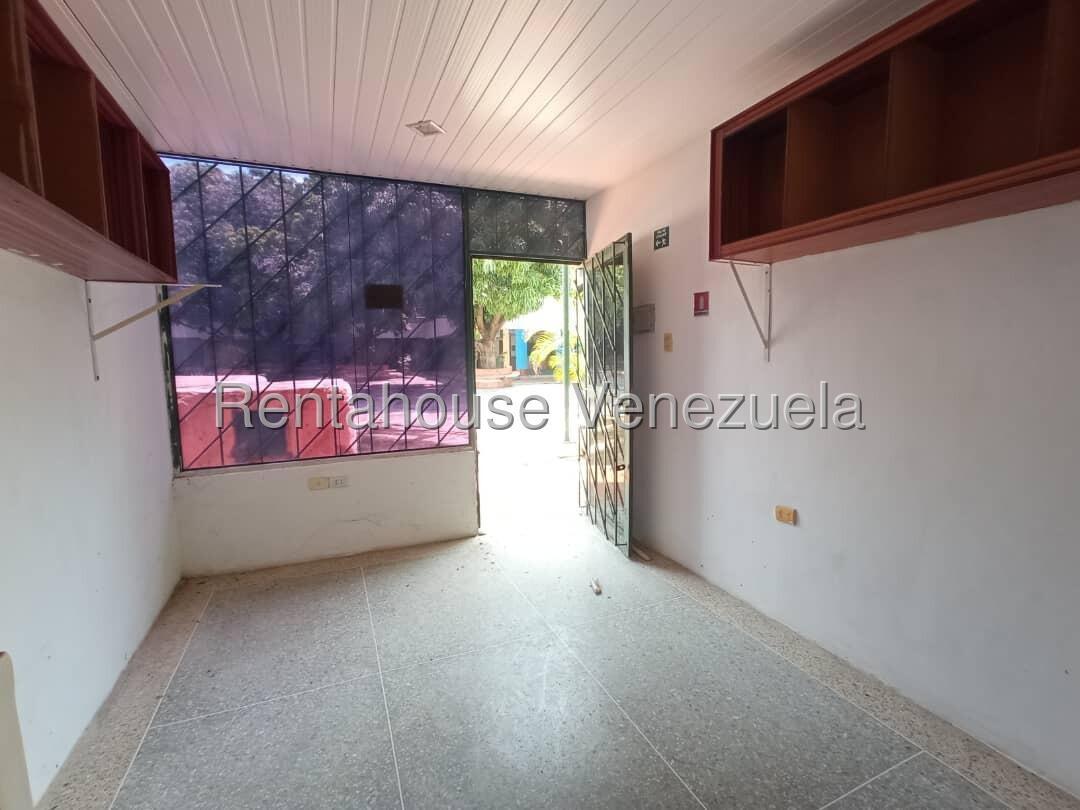 Local comercial en venta, posee 17m², Mezzanina, en CC Cariaprima Carretera Guacara -San Joaquín 