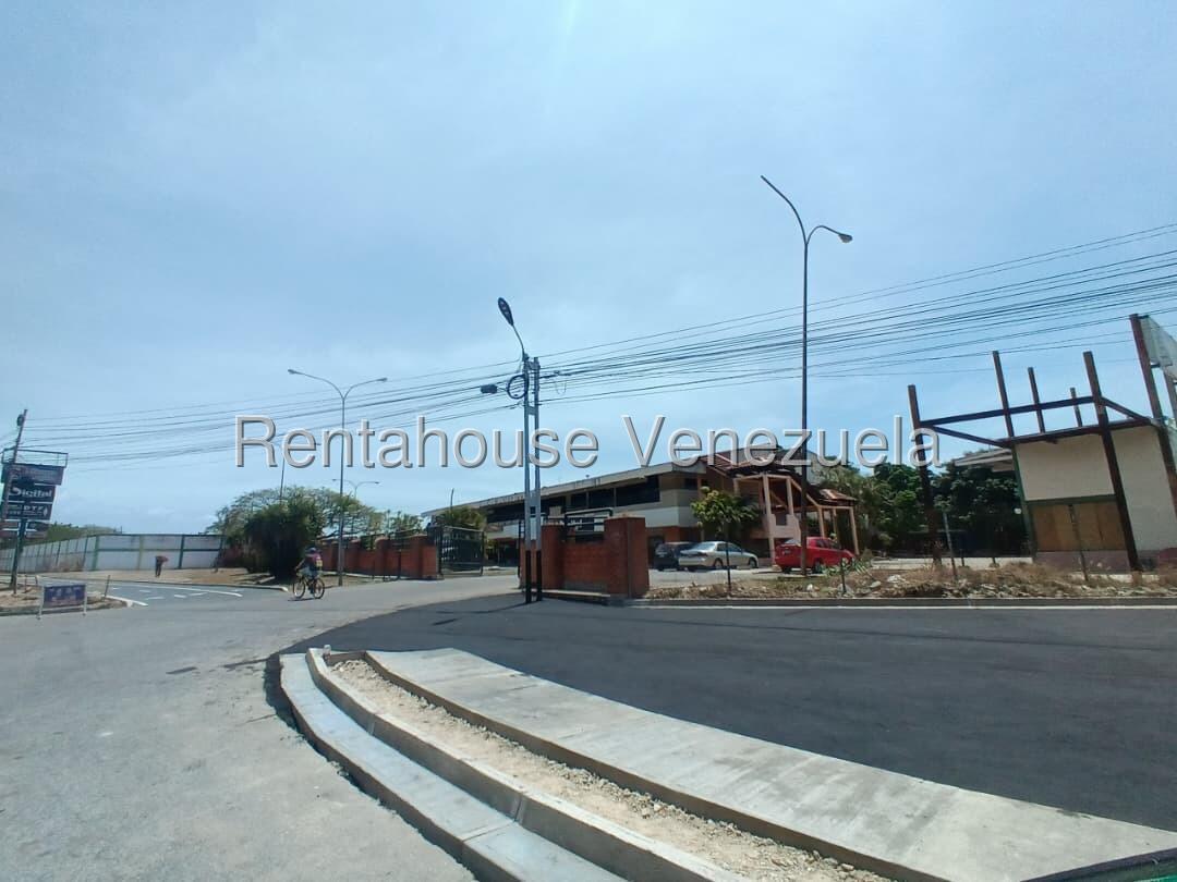 Local comercial en venta, posee 17m², Mezzanina, en CC Cariaprima Carretera Guacara -San Joaquín 