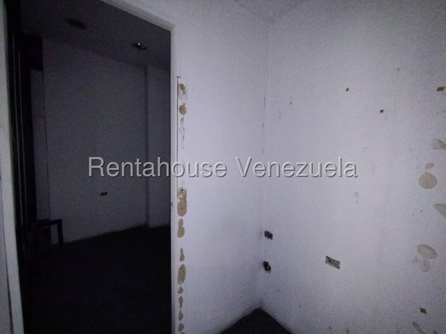 Alquiler de local en el C.C. Via Veneto. Naguanagua. #26-12188