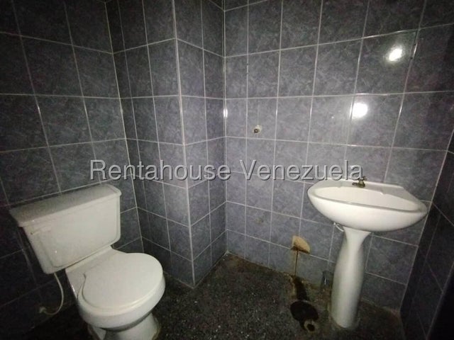 Alquiler de local en el C.C. Via Veneto. Naguanagua. #26-12188