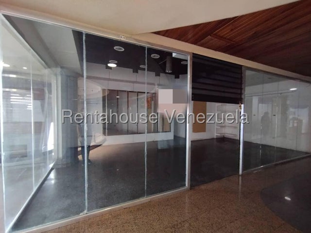 Alquiler de local en el C.C. Via Veneto. Naguanagua. #26-12188