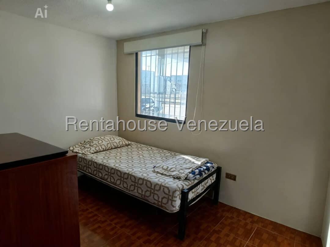 Apartamento en venta 82m² 3h-2b-1p piso bajo pozo de agua Urb Buenaventura Los Guayos *Solo clientes*