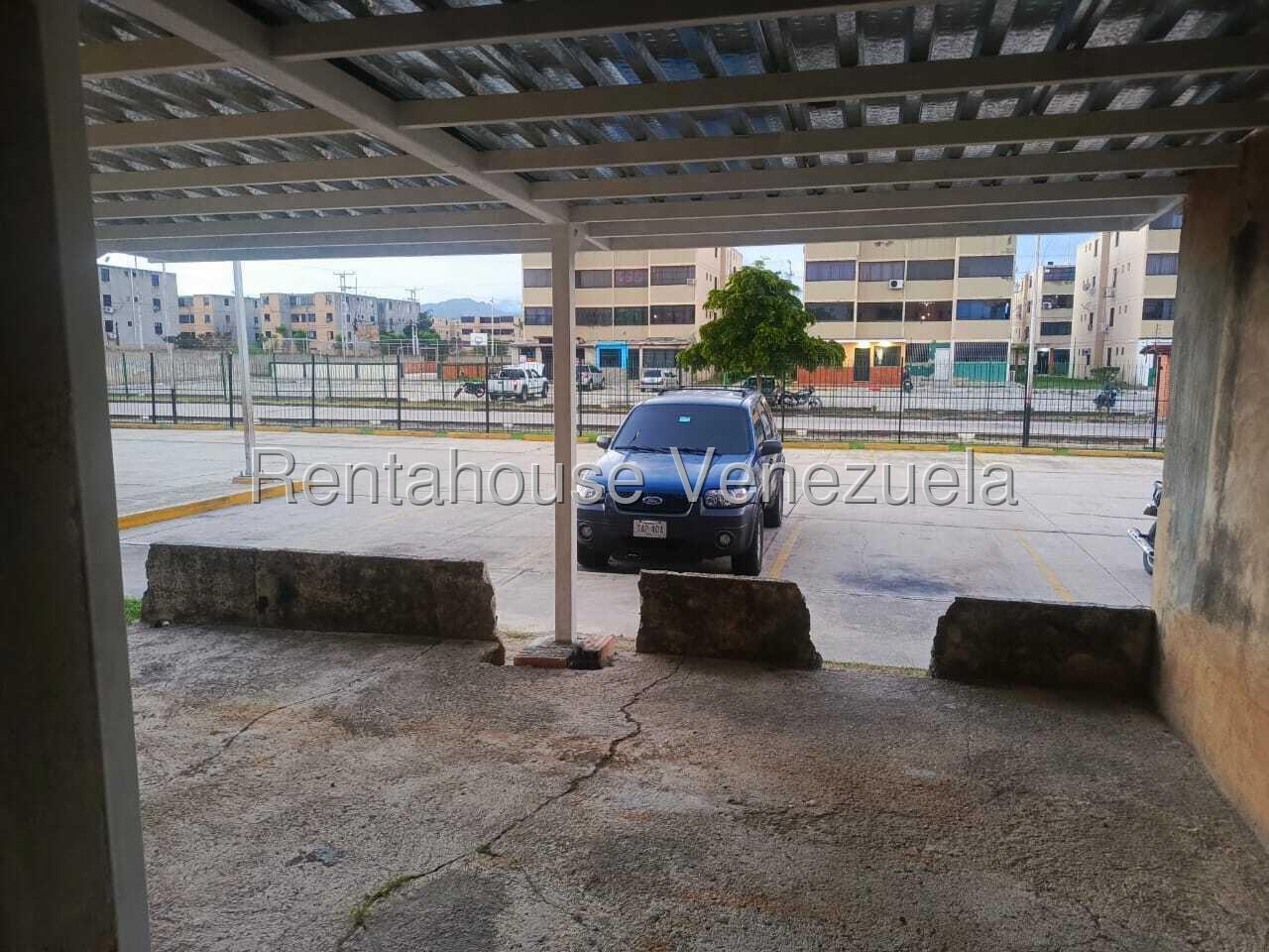 Apartamento en venta 82m² 3h-2b-1p piso bajo pozo de agua Urb Buenaventura Los Guayos *Solo clientes*