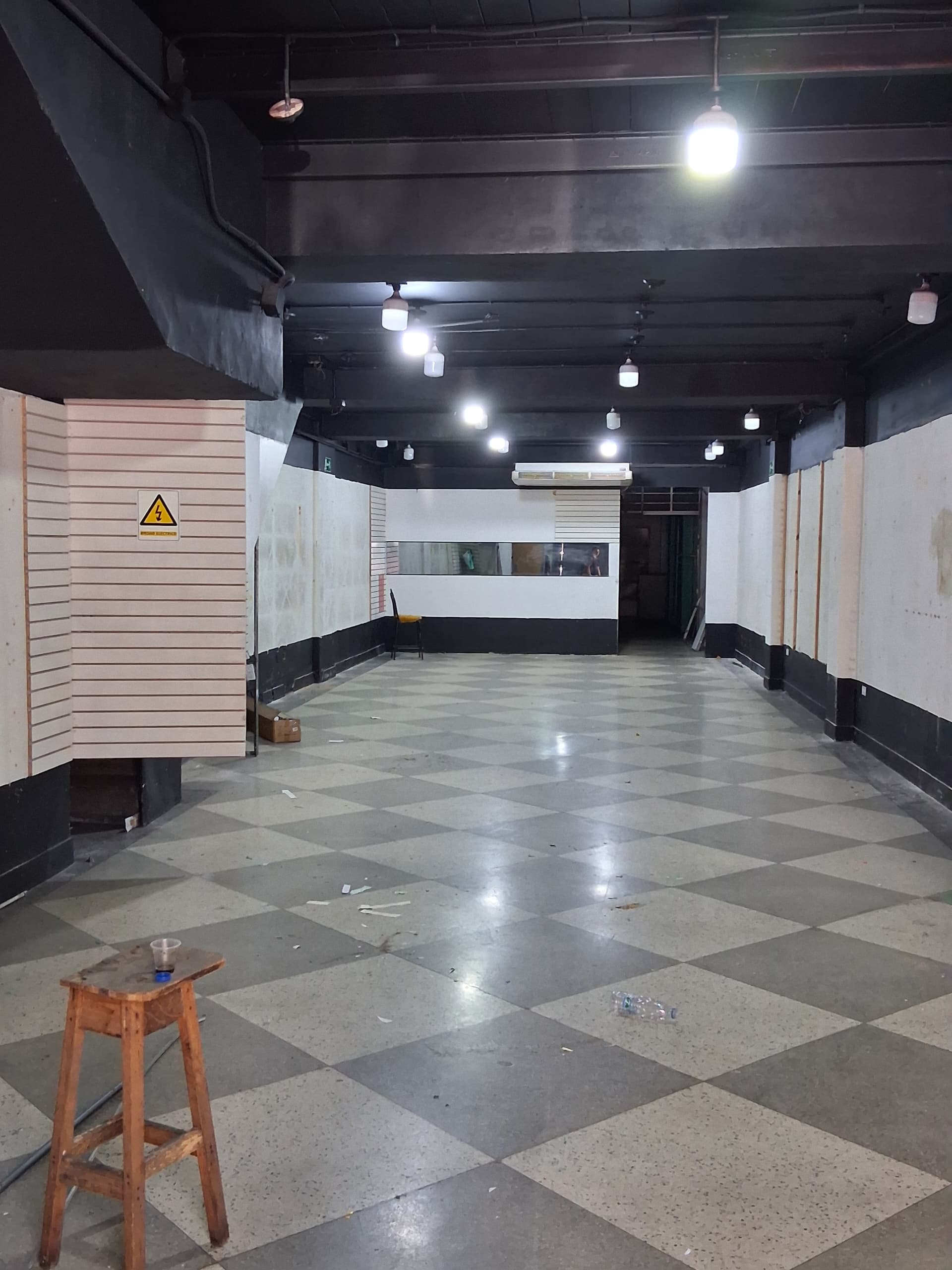 Vendo edificio con locales Av  Urdaneta 