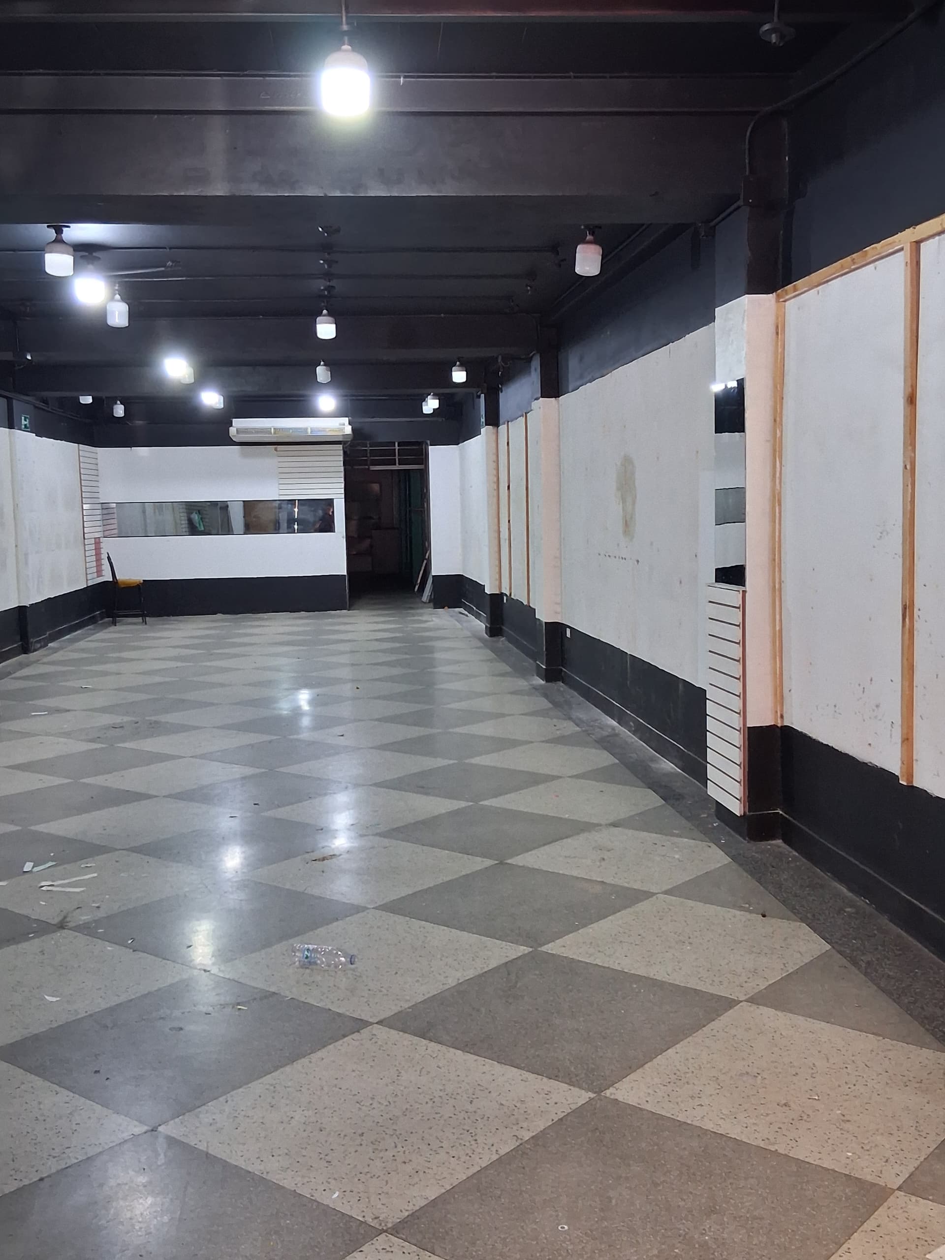 Vendo edificio con locales Av  Urdaneta 