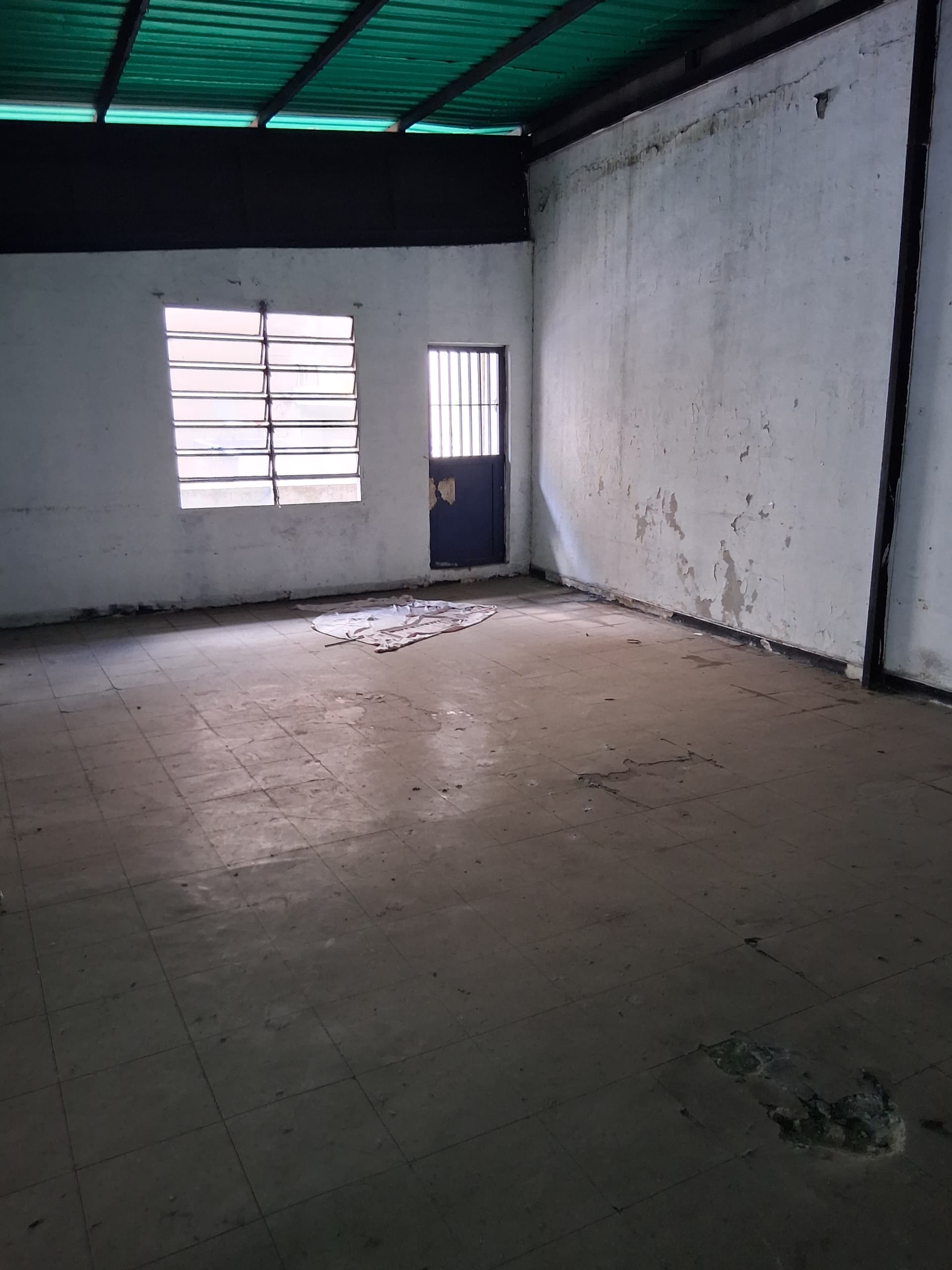 Vendo edificio con locales Av  Urdaneta 