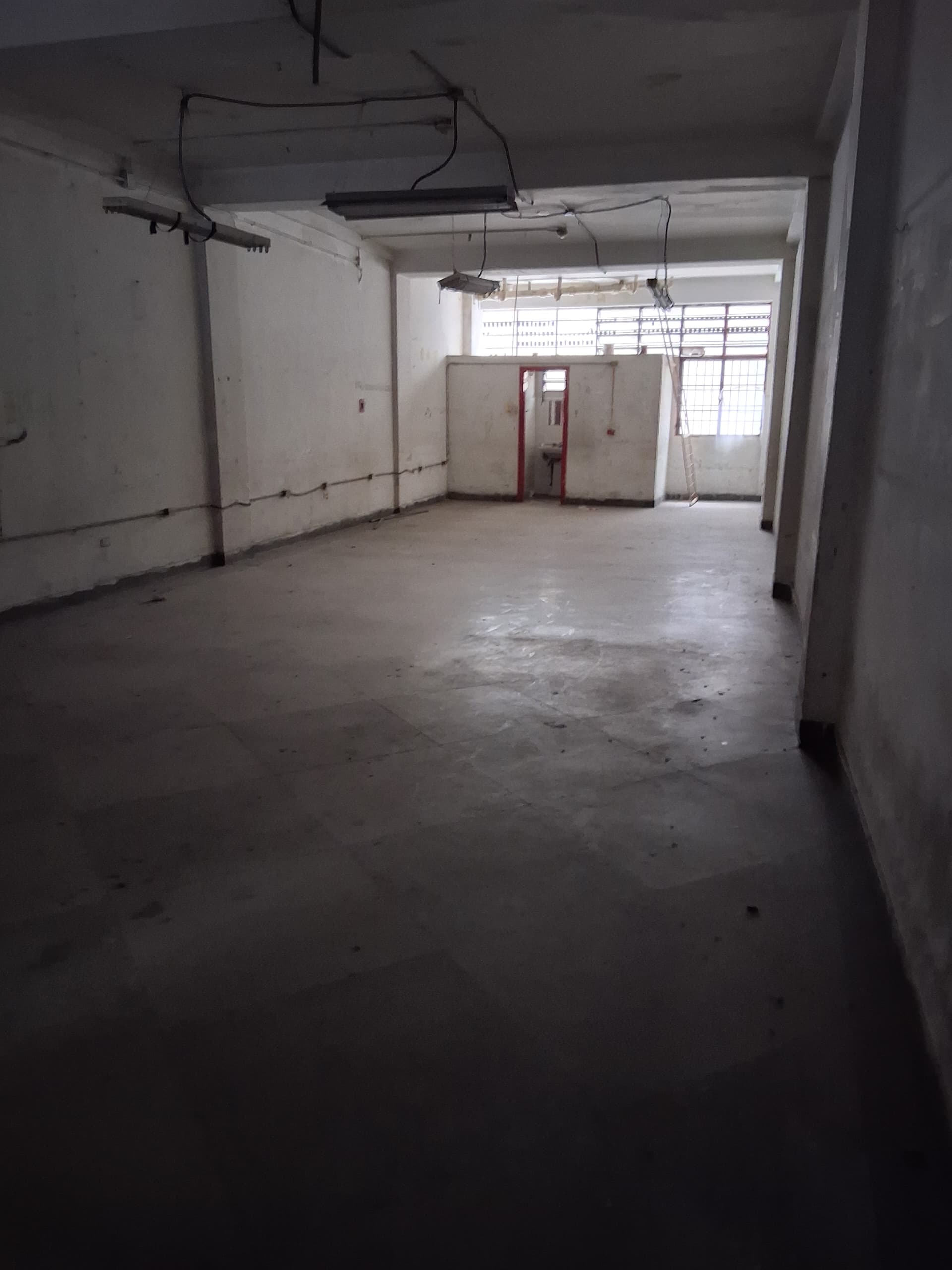 Vendo edificio con locales Av  Urdaneta 