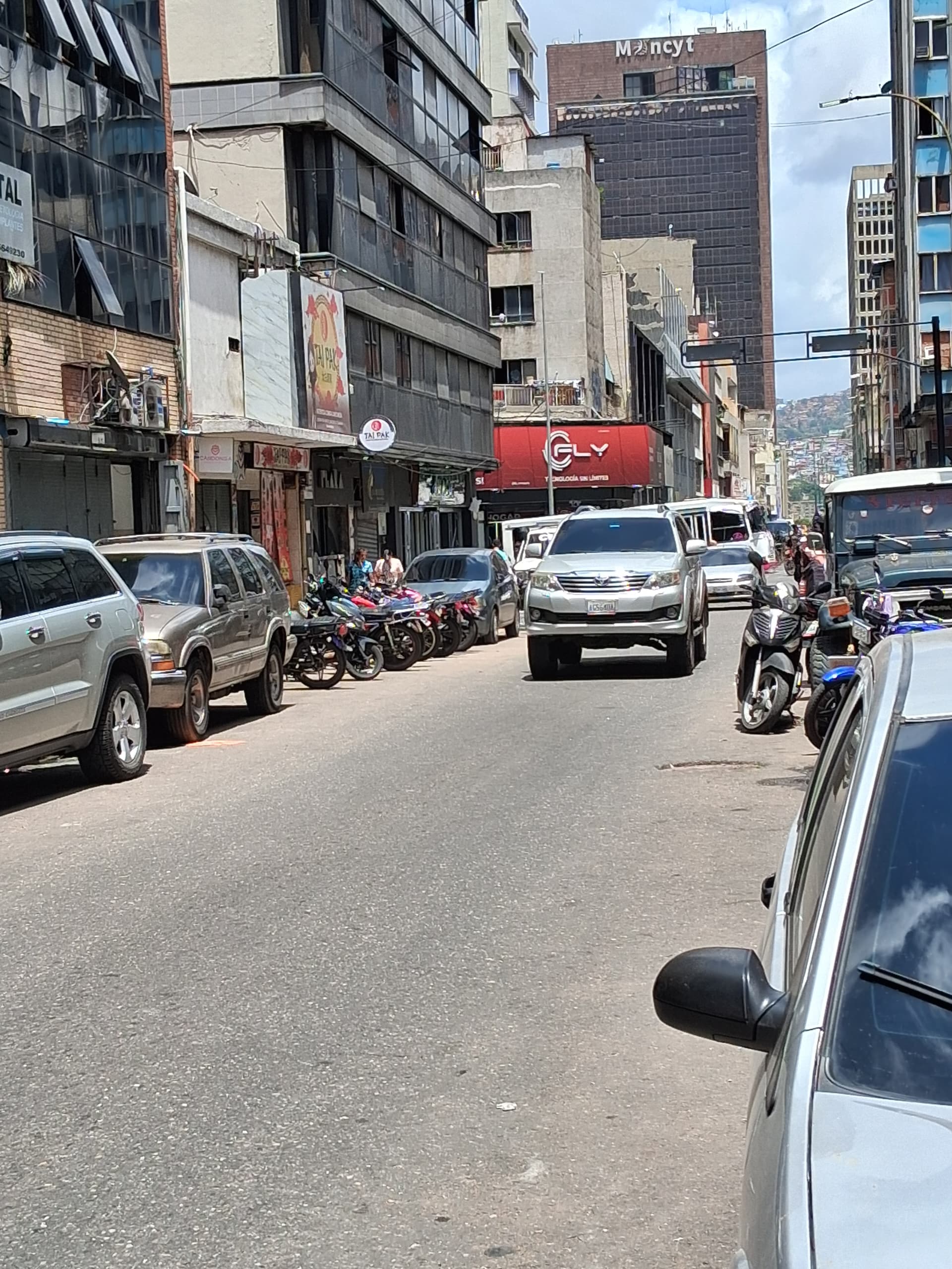 Vendo edificio con locales Av  Urdaneta 