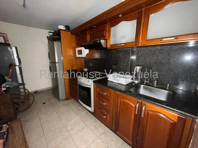 Venta de casa Conj. Residencial Las Rosas #27-687