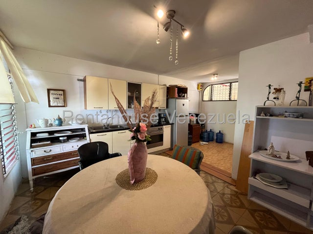 Venta de casa Conj. Residencial Las Rosas #27-687