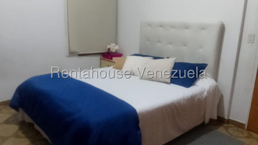 Venta de casa Conj. Residencial Las Rosas #27-687