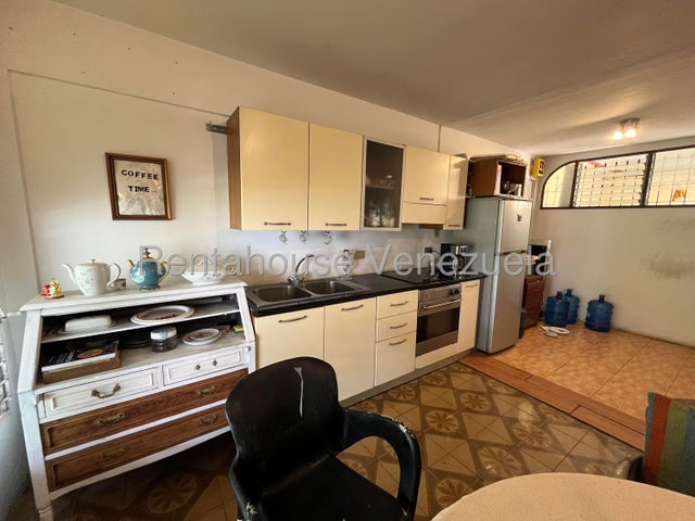 Venta de casa Conj. Residencial Las Rosas #27-687