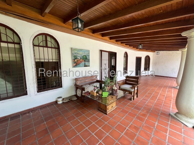 Venta de casa Conj. Residencial Las Rosas #27-687