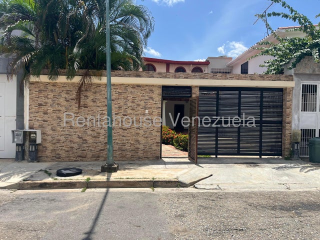 Venta de casa Conj. Residencial Las Rosas #27-687
