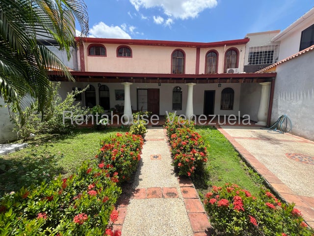 Venta de casa Conj. Residencial Las Rosas #27-687